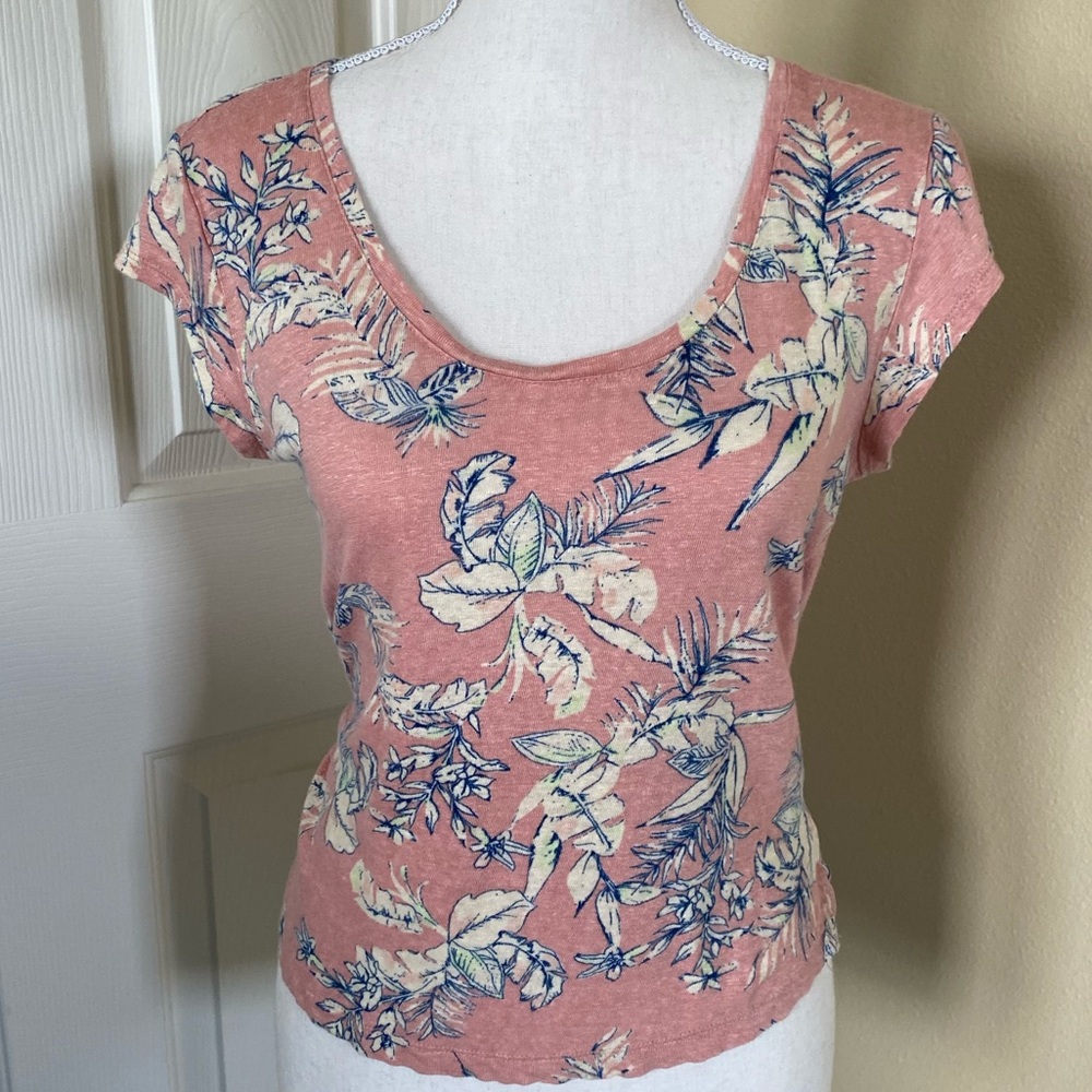 Summer breezy short sleeve sweater top.